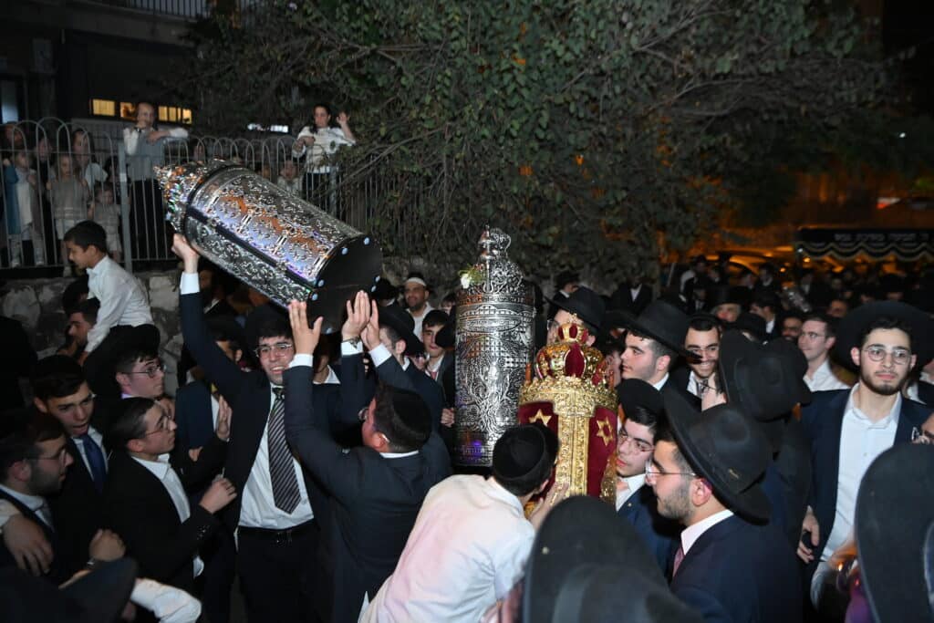 בישיבת 'תורת אברהם' חגגו מעמד הכנסת ספר תורה