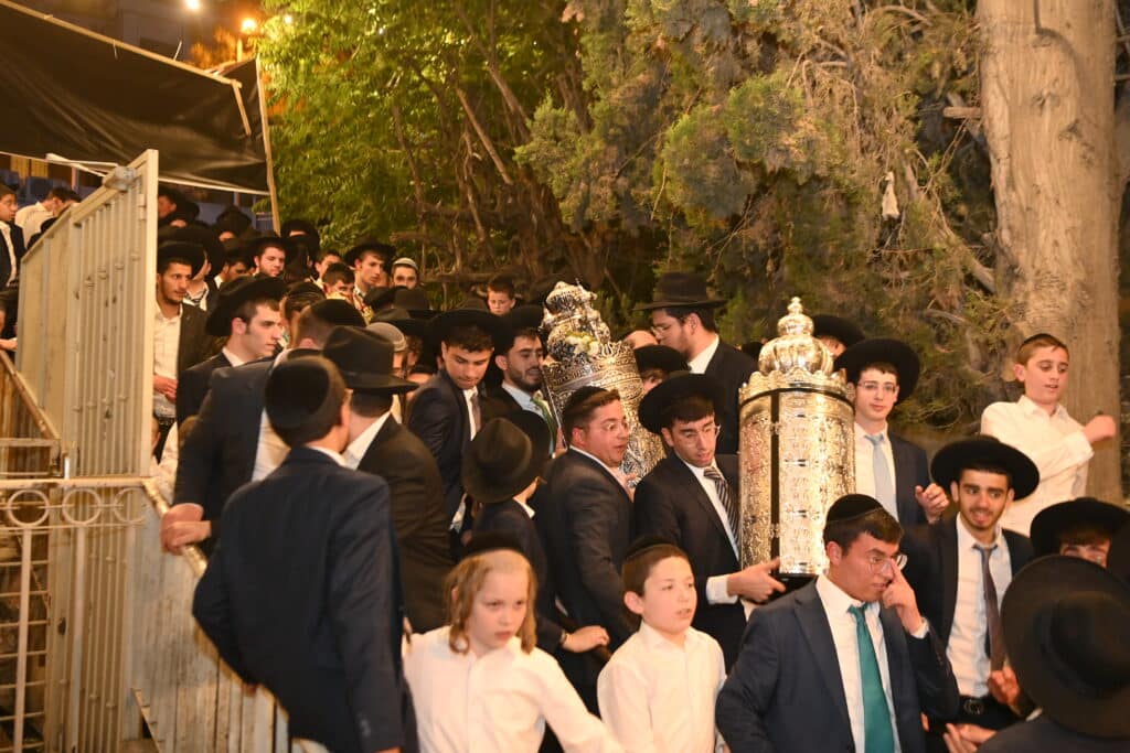 בישיבת 'תורת אברהם' חגגו מעמד הכנסת ספר תורה