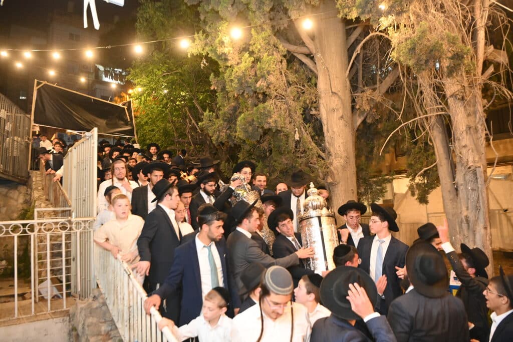 בישיבת 'תורת אברהם' חגגו מעמד הכנסת ספר תורה