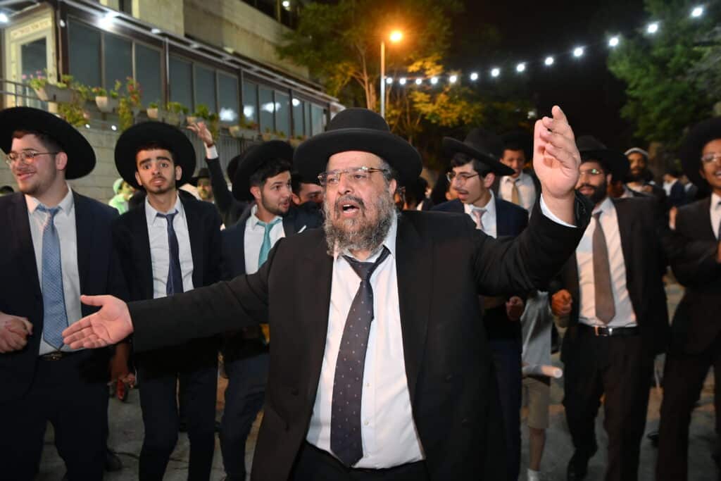 בישיבת 'תורת אברהם' חגגו מעמד הכנסת ספר תורה