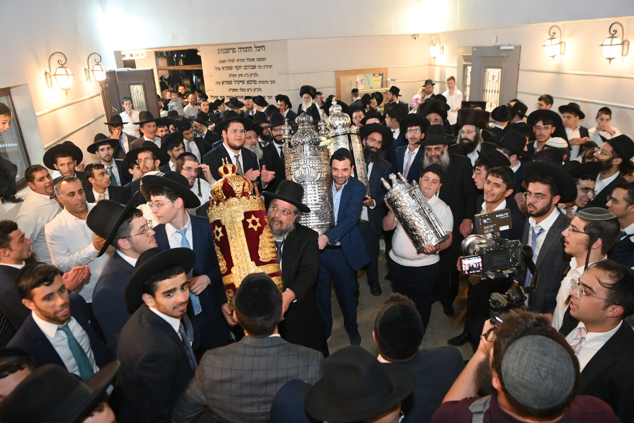 בישיבת 'תורת אברהם' חגגו מעמד הכנסת ספר תורה