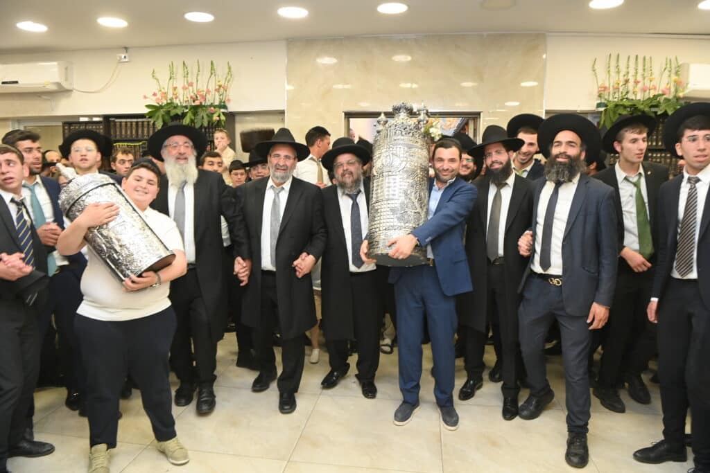 בישיבת 'תורת אברהם' חגגו מעמד הכנסת ספר תורה