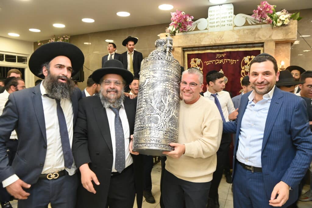 בישיבת 'תורת אברהם' חגגו מעמד הכנסת ספר תורה