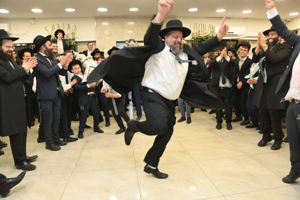 בישיבת 'תורת אברהם' חגגו מעמד הכנסת ספר תורה