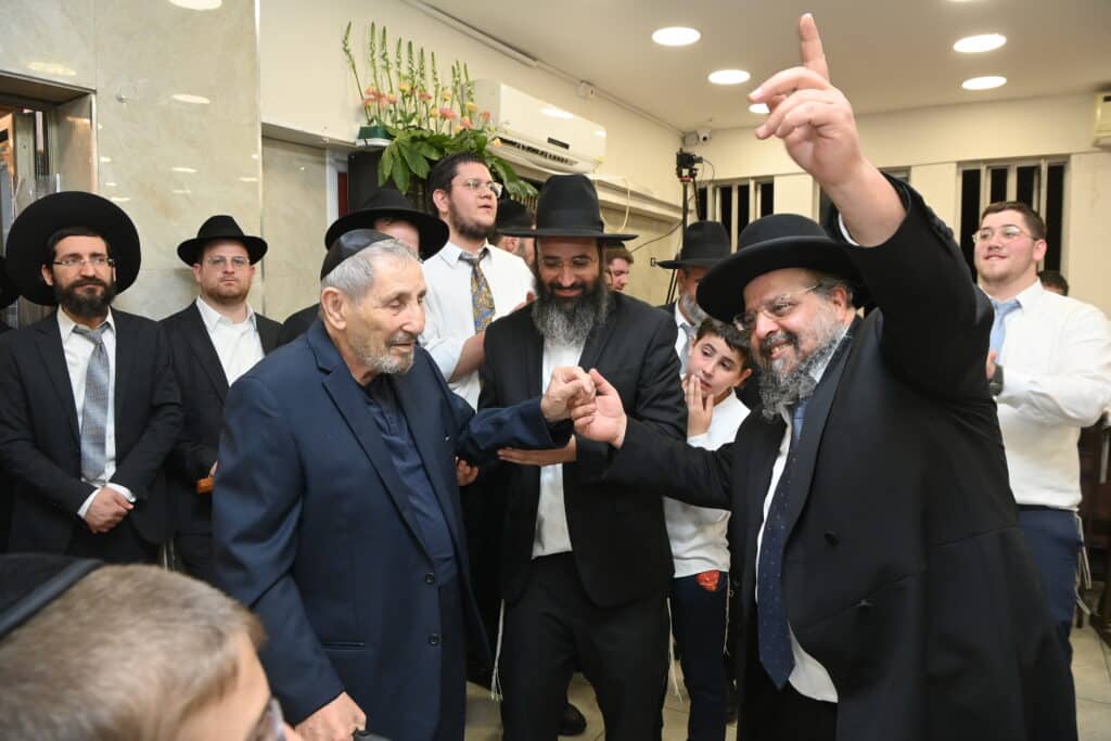 בישיבת 'תורת אברהם' חגגו מעמד הכנסת ספר תורה