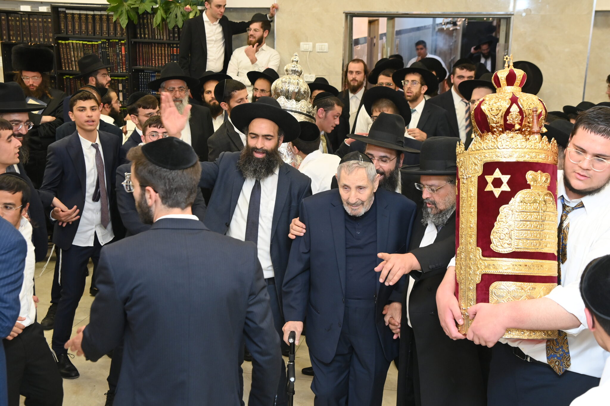 בישיבת 'תורת אברהם' חגגו מעמד הכנסת ספר תורה