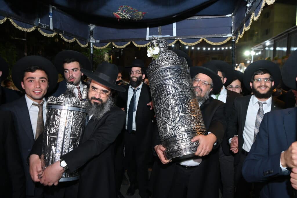 בישיבת 'תורת אברהם' חגגו מעמד הכנסת ספר תורה