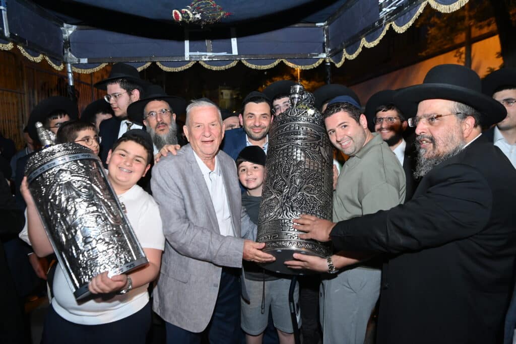 בישיבת 'תורת אברהם' חגגו מעמד הכנסת ספר תורה