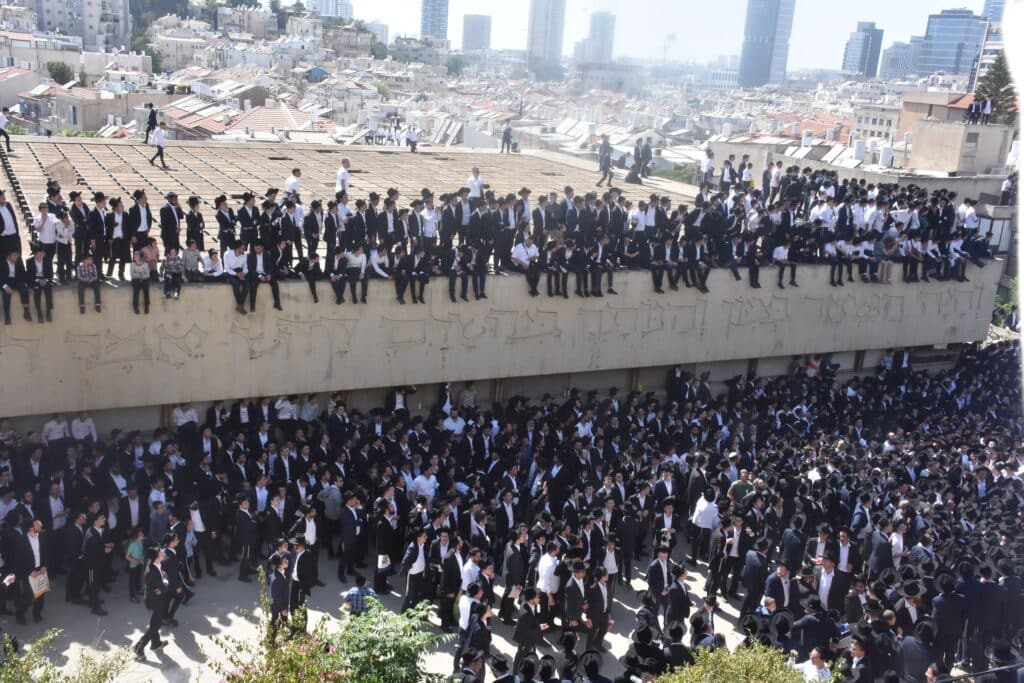 מביטול מלאכה ועד לקבורה: תיעוד מהלוויית מרן זצ"ל