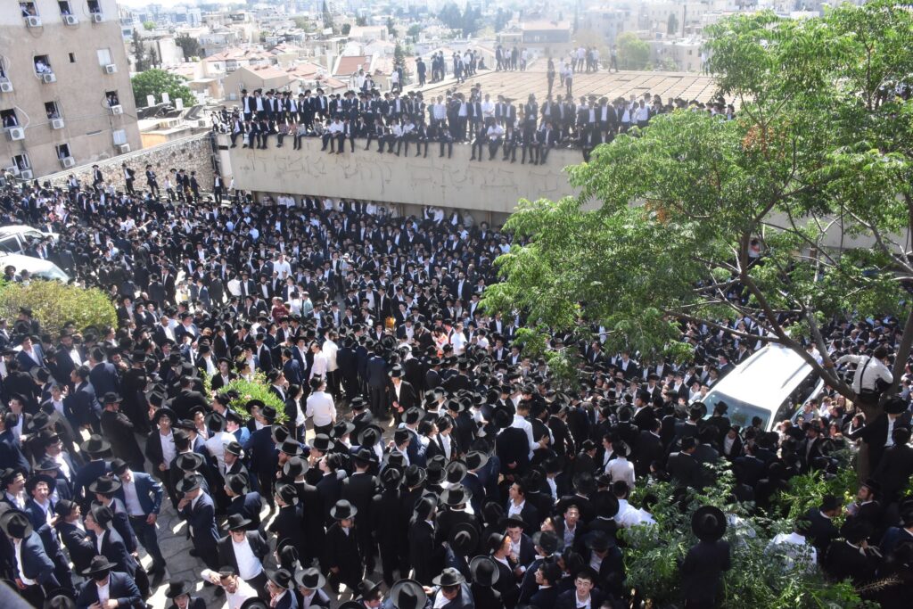 מביטול מלאכה ועד לקבורה: תיעוד מהלוויית מרן זצ"ל