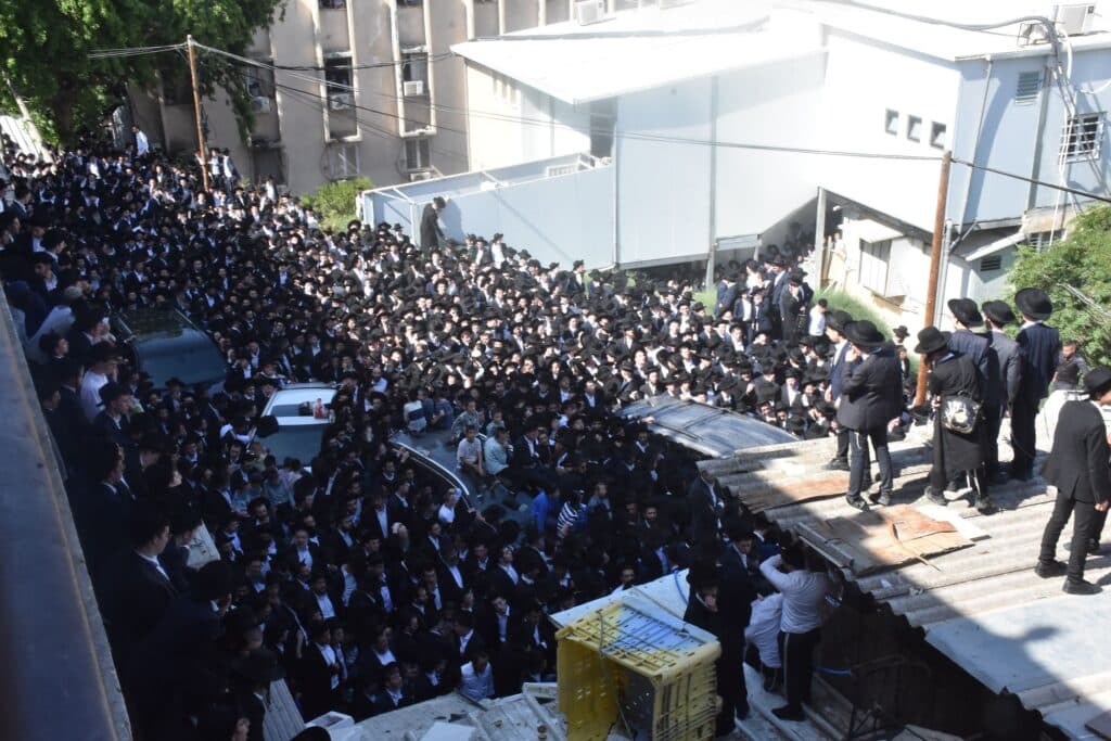 מביטול מלאכה ועד לקבורה: תיעוד מהלוויית מרן זצ"ל