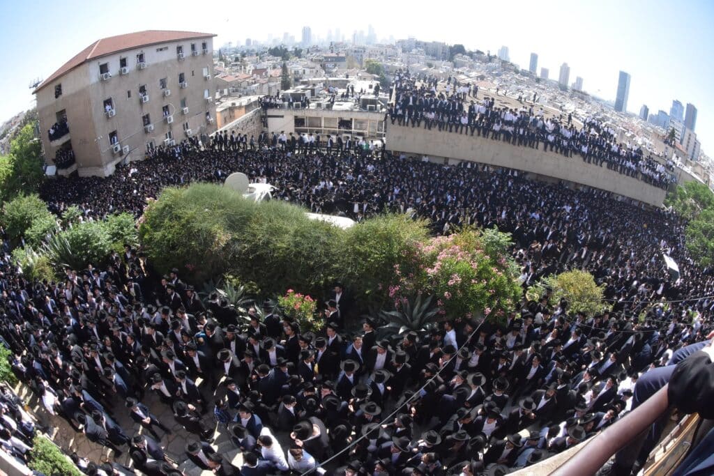 מביטול מלאכה ועד לקבורה: תיעוד מהלוויית מרן זצ"ל