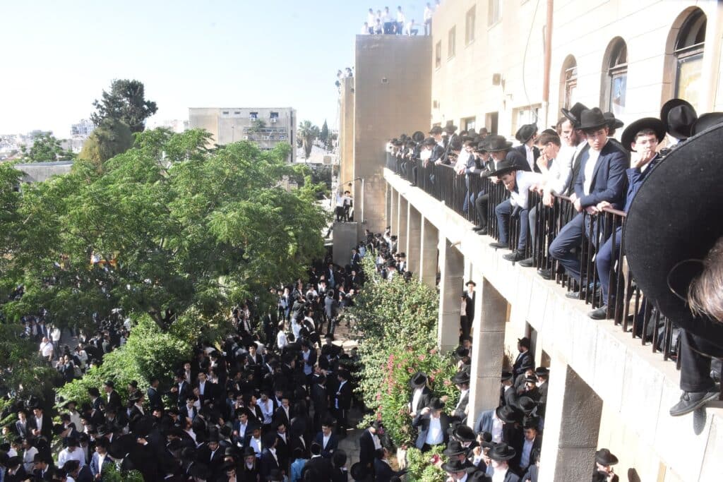 מביטול מלאכה ועד לקבורה: תיעוד מהלוויית מרן זצ"ל