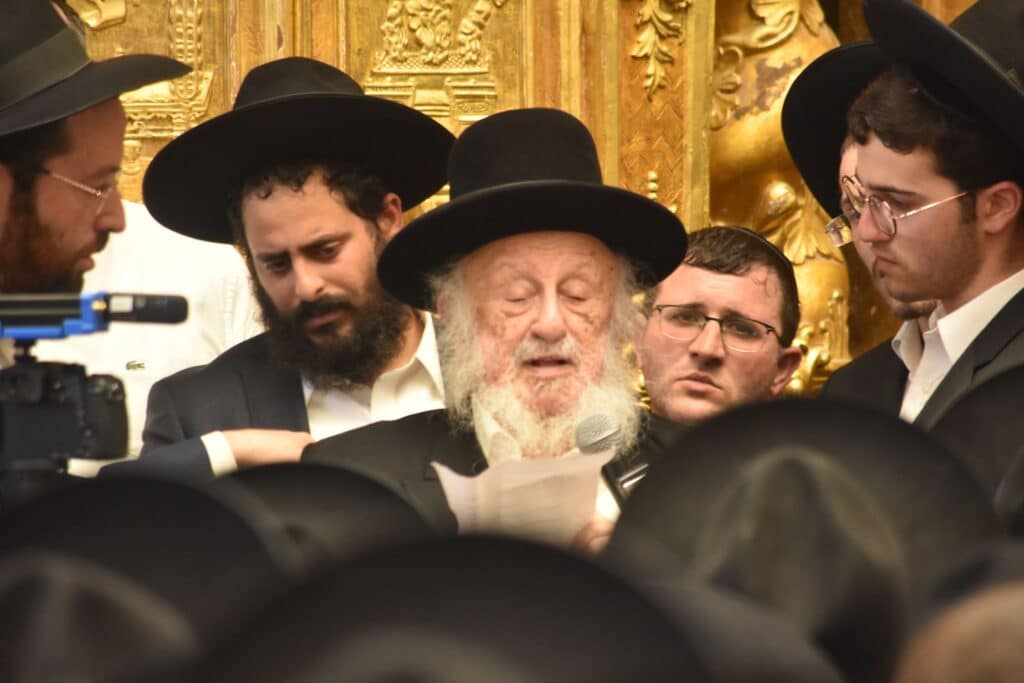 מביטול מלאכה ועד לקבורה: תיעוד מהלוויית מרן זצ"ל