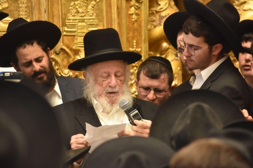 מביטול מלאכה ועד לקבורה: תיעוד מהלוויית מרן זצ"ל