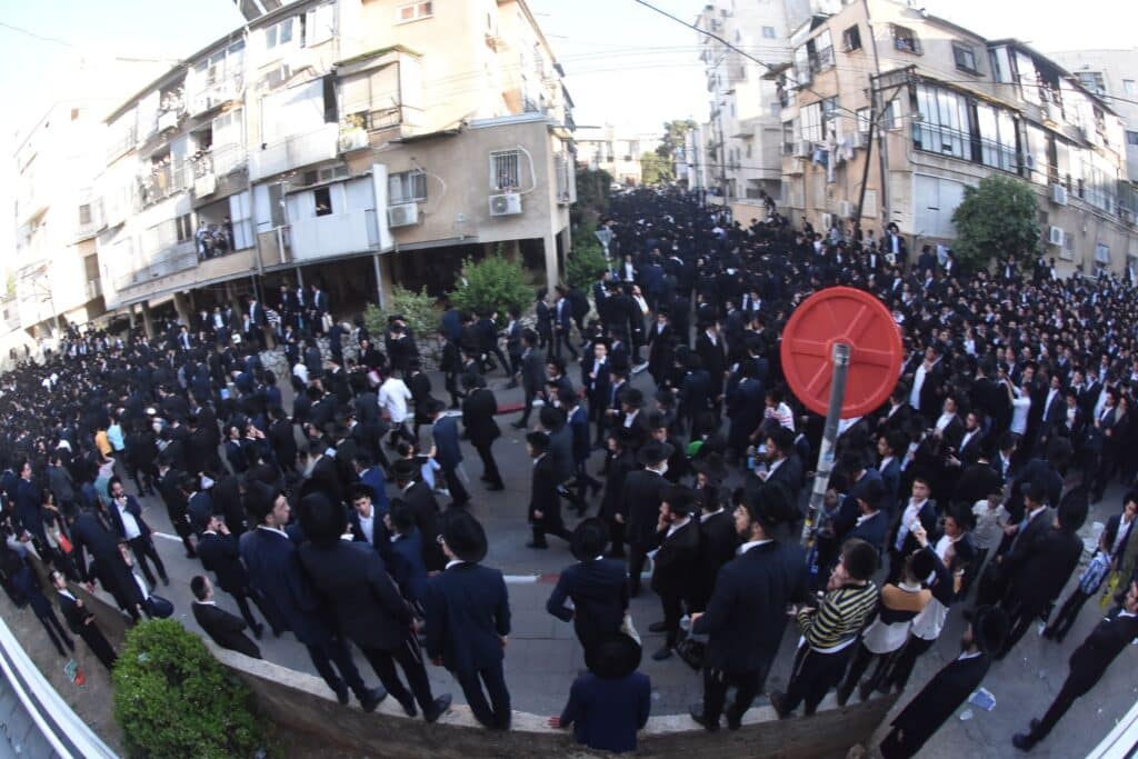 מביטול מלאכה ועד לקבורה: תיעוד מהלוויית מרן זצ"ל