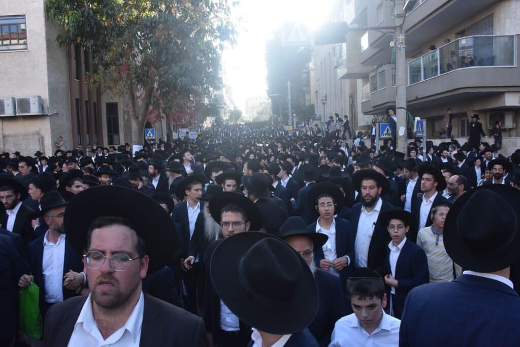 מביטול מלאכה ועד לקבורה: תיעוד מהלוויית מרן זצ"ל