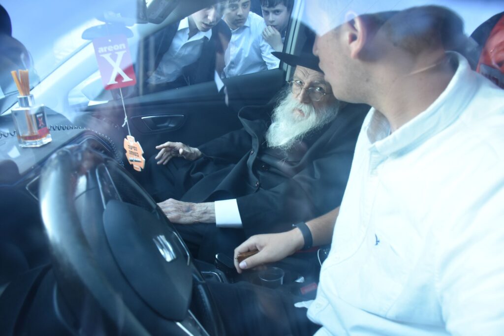 מביטול מלאכה ועד לקבורה: תיעוד מהלוויית מרן זצ"ל