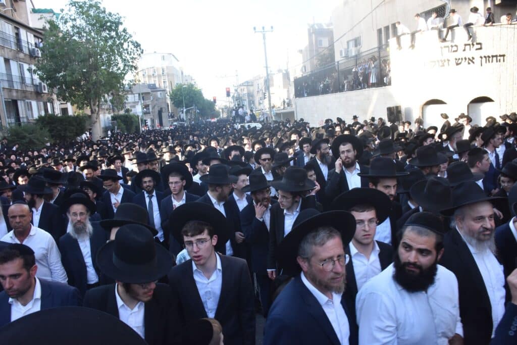 מביטול מלאכה ועד לקבורה: תיעוד מהלוויית מרן זצ"ל