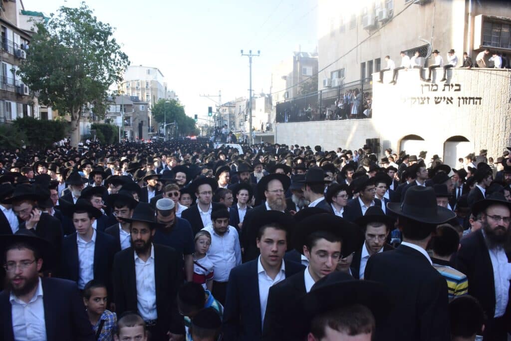 מביטול מלאכה ועד לקבורה: תיעוד מהלוויית מרן זצ"ל