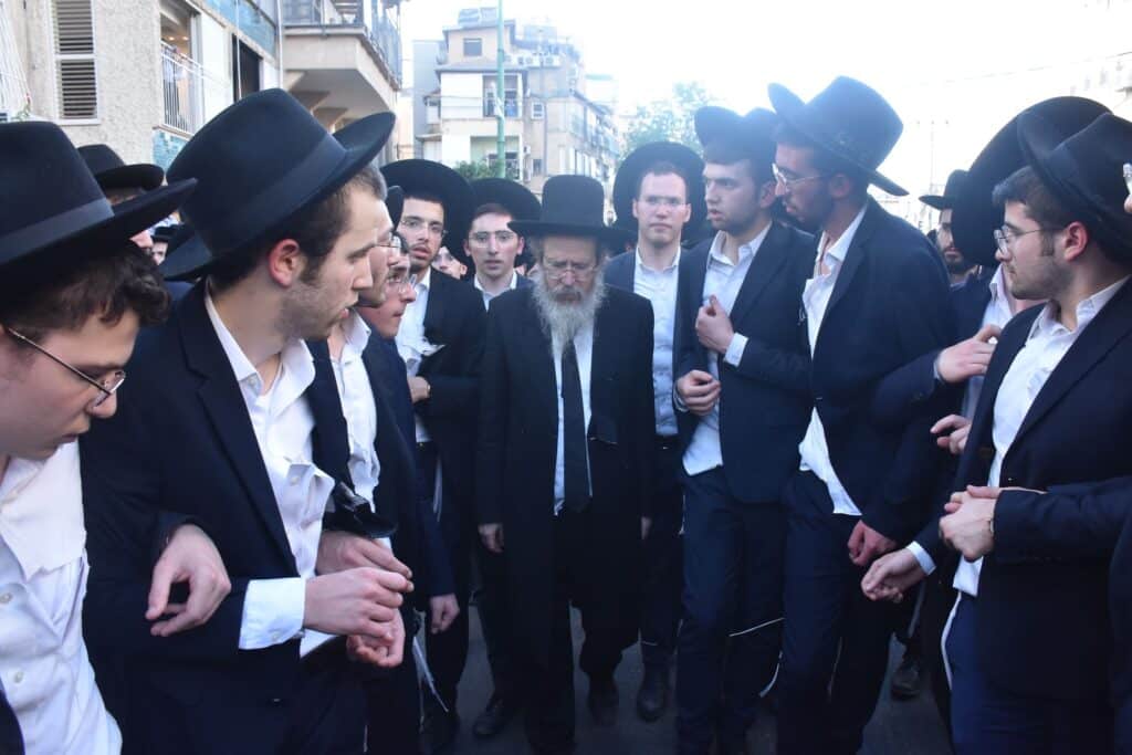 מביטול מלאכה ועד לקבורה: תיעוד מהלוויית מרן זצ"ל