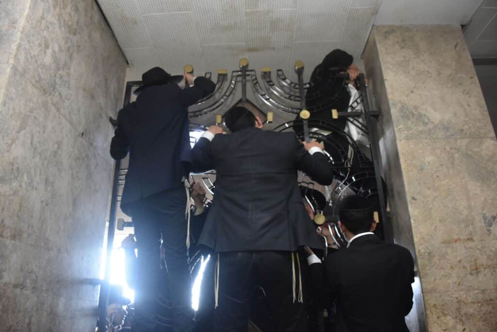 מביטול מלאכה ועד לקבורה: תיעוד מהלוויית מרן זצ"ל