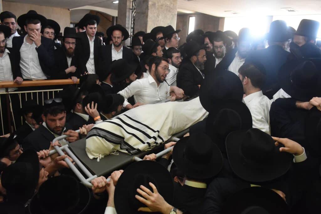 מביטול מלאכה ועד לקבורה: תיעוד מהלוויית מרן זצ"ל