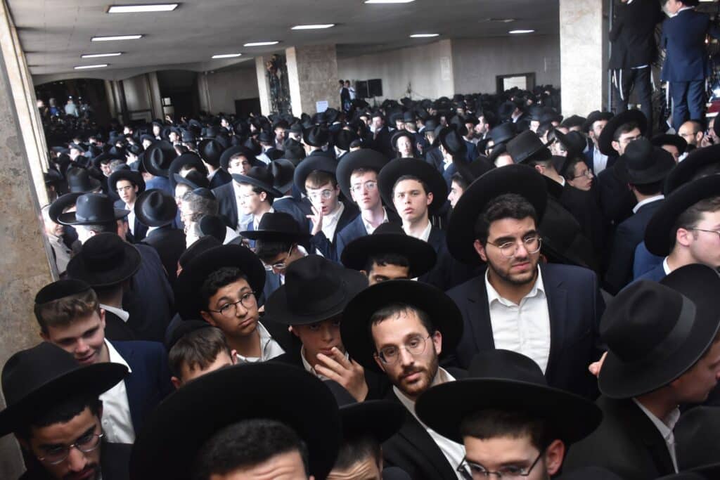 מביטול מלאכה ועד לקבורה: תיעוד מהלוויית מרן זצ"ל