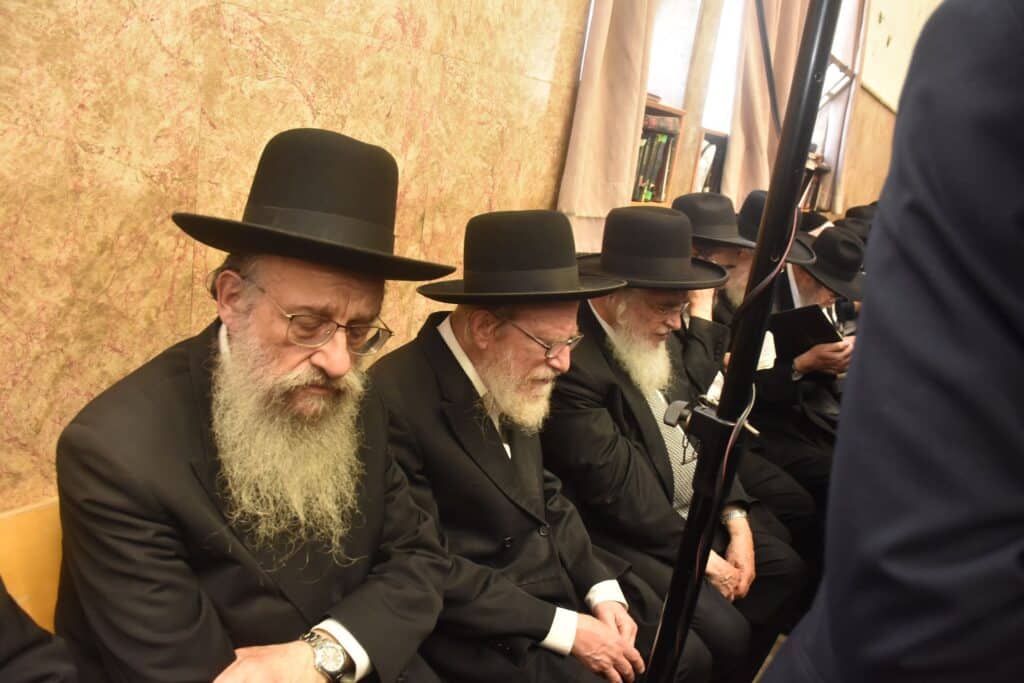 מביטול מלאכה ועד לקבורה: תיעוד מהלוויית מרן זצ"ל