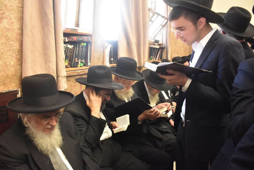 מביטול מלאכה ועד לקבורה: תיעוד מהלוויית מרן זצ"ל