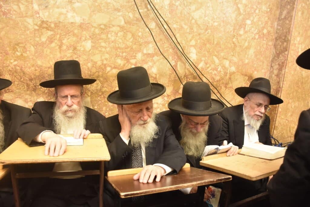 מביטול מלאכה ועד לקבורה: תיעוד מהלוויית מרן זצ"ל