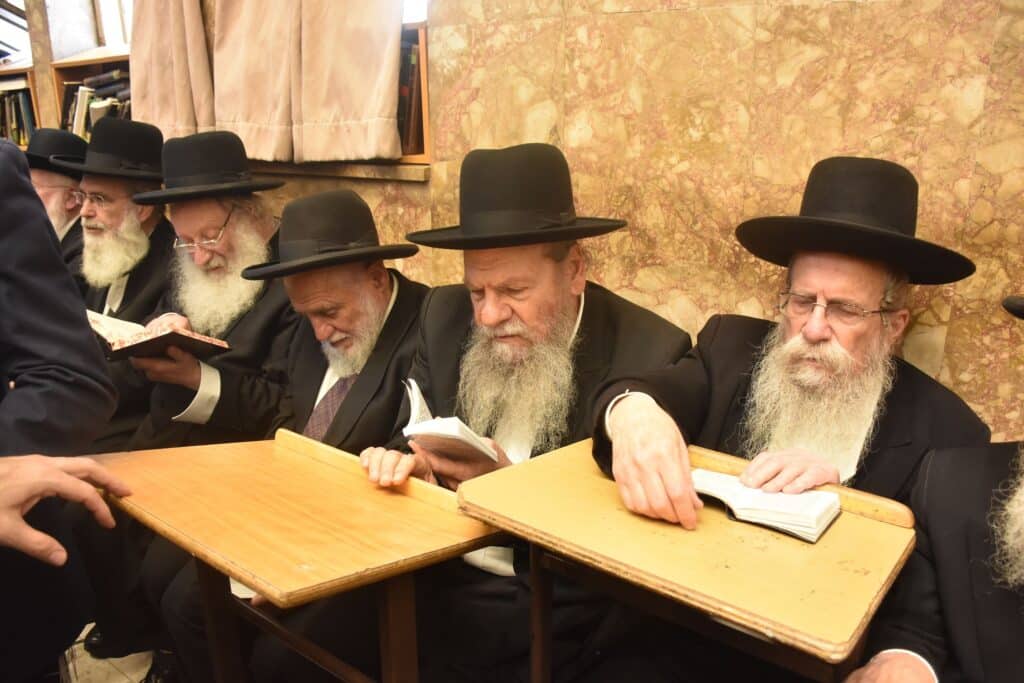 מביטול מלאכה ועד לקבורה: תיעוד מהלוויית מרן זצ"ל