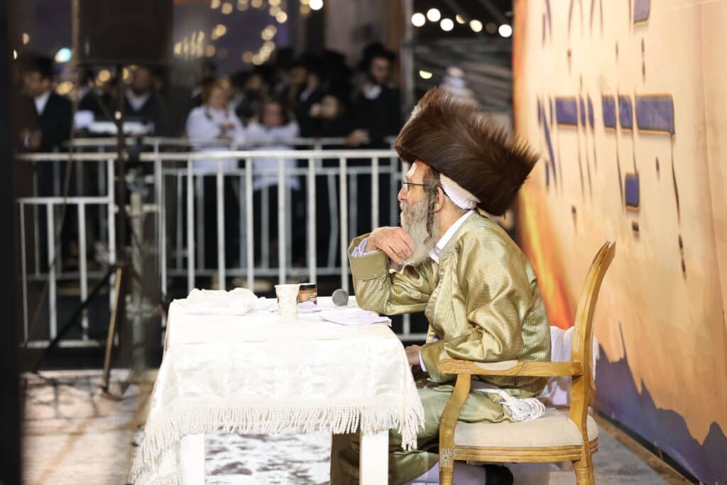 צפו: ר' מיילך הדליק את מירון בהשתתפות רבבות