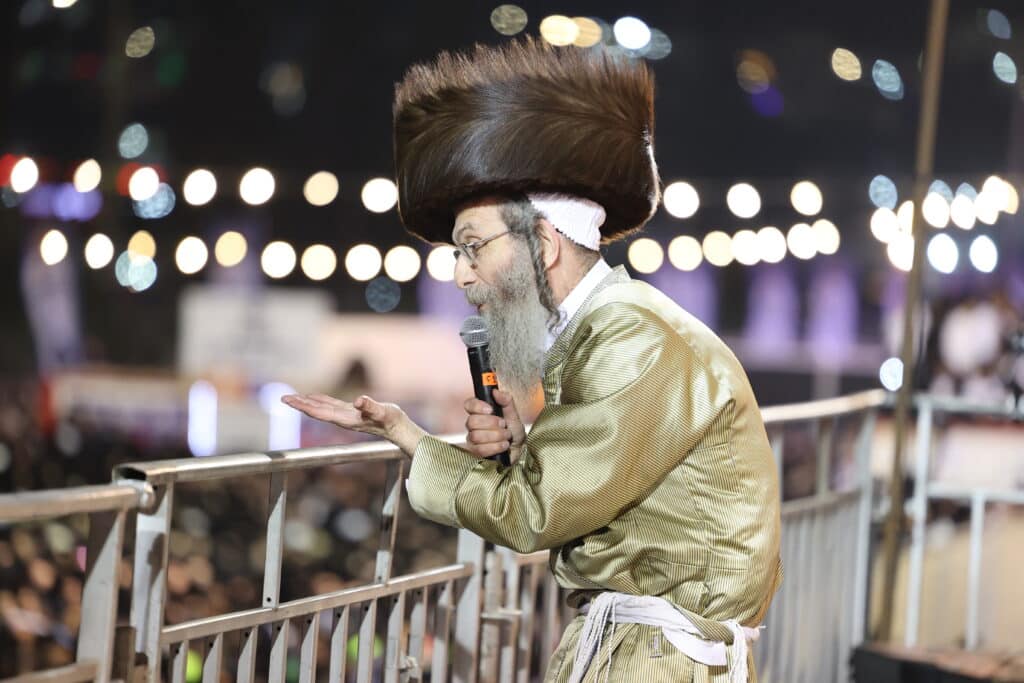 צפו: ר' מיילך הדליק את מירון בהשתתפות רבבות