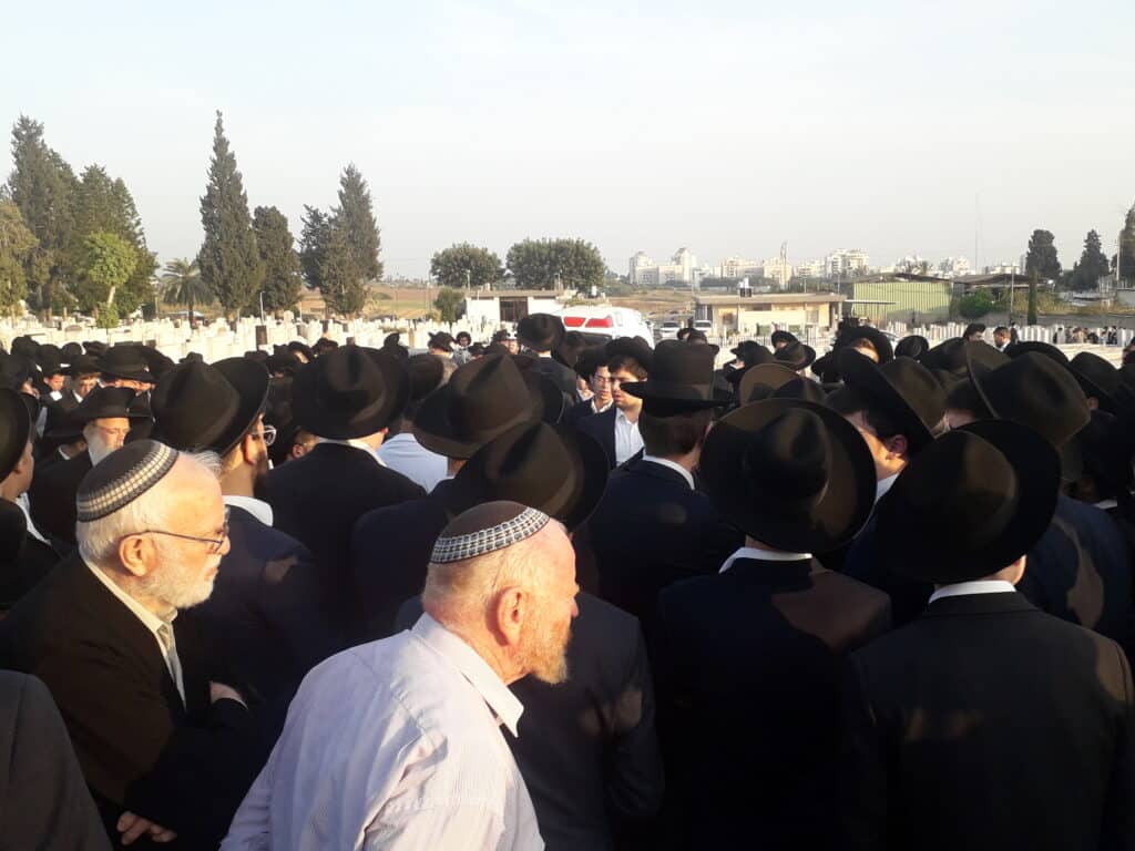 ככלות י"ב חודש: מאות בעצרת זיכרון לגר"ש קוק ככלות י"ב חודש: מאות בעצרת זיכרון לגר"ש קוק