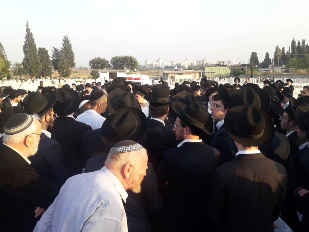 ככלות י"ב חודש: מאות בעצרת זיכרון לגר"ש קוק ככלות י"ב חודש: מאות בעצרת זיכרון לגר"ש קוק