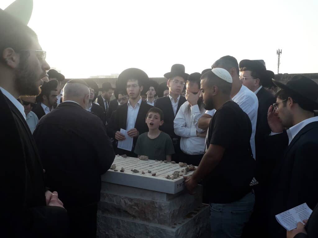 ככלות י"ב חודש: מאות בעצרת זיכרון לגר"ש קוק ככלות י"ב חודש: מאות בעצרת זיכרון לגר"ש קוק