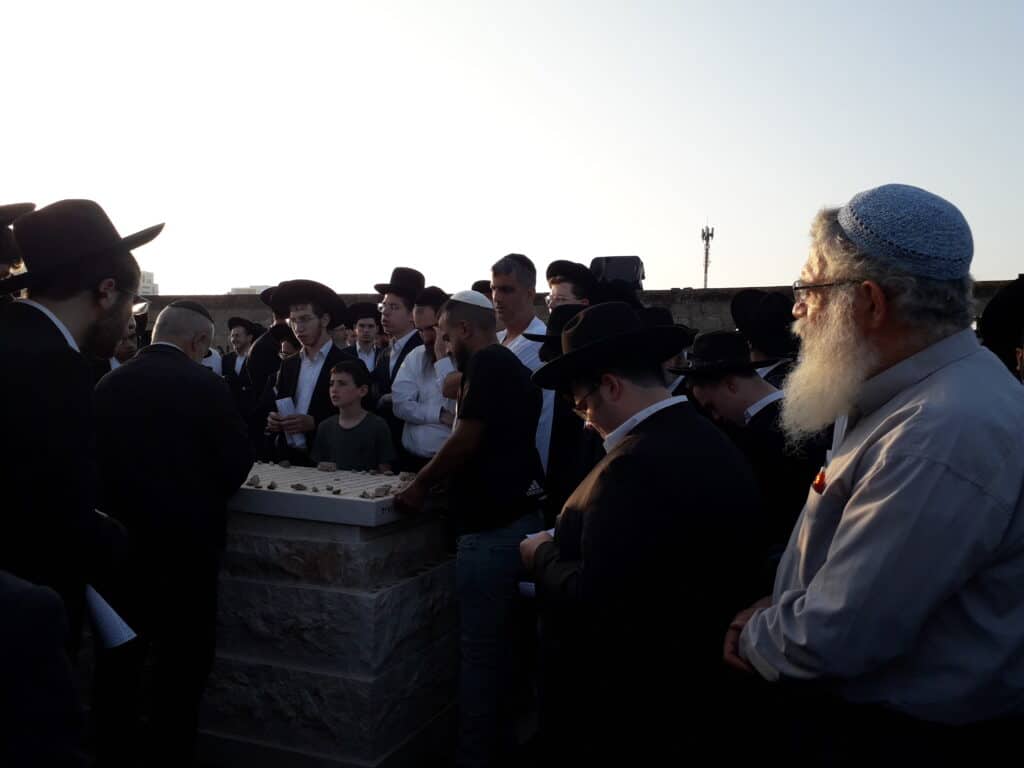 ככלות י"ב חודש: מאות בעצרת זיכרון לגר"ש קוק ככלות י"ב חודש: מאות בעצרת זיכרון לגר"ש קוק