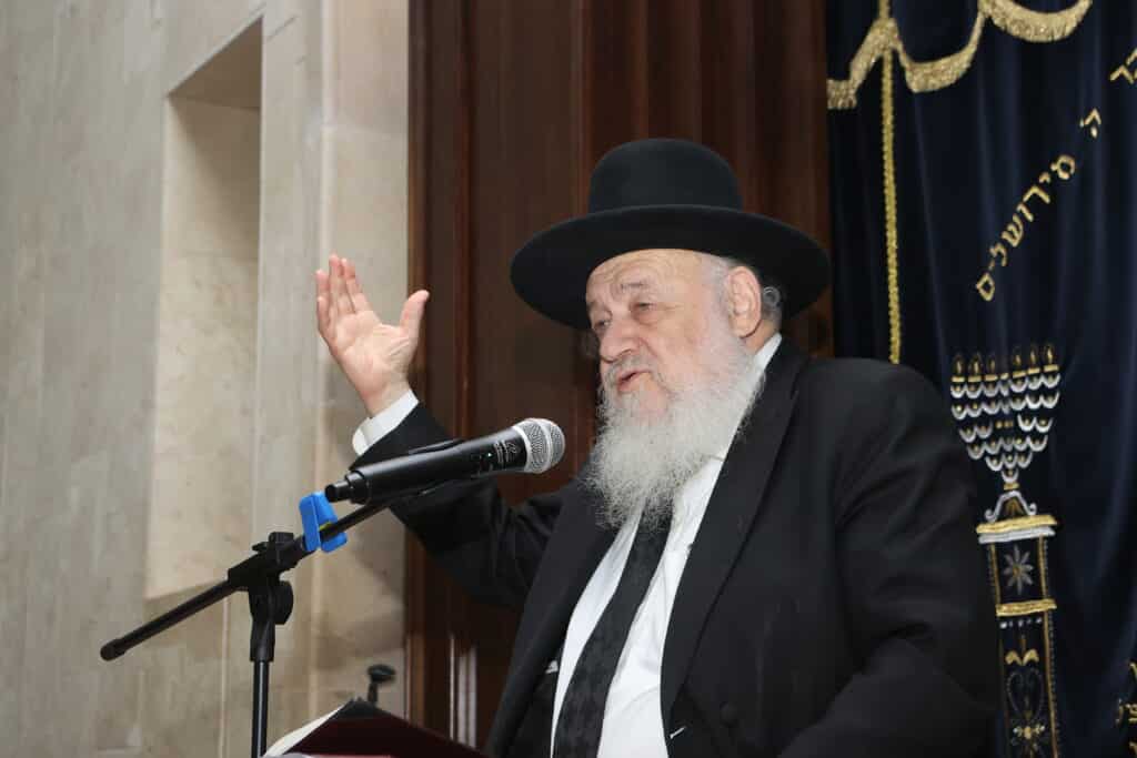 ככלות י"ב חודש: מאות בעצרת זיכרון לגר"ש קוק ככלות י"ב חודש: מאות בעצרת זיכרון לגר"ש קוק