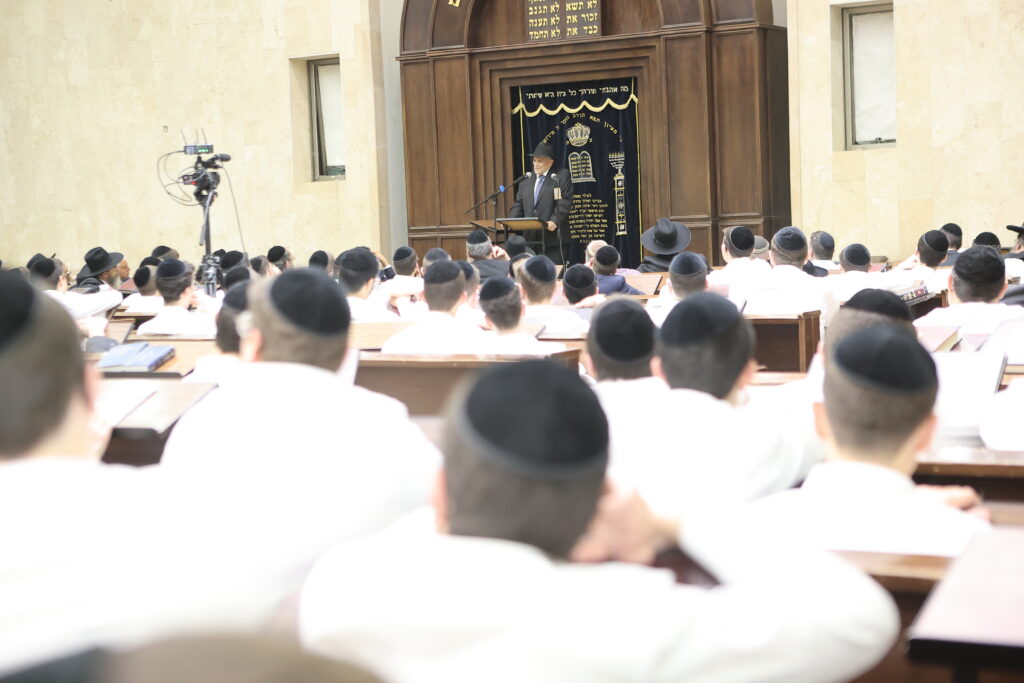 ככלות י"ב חודש: מאות בעצרת זיכרון לגר"ש קוק ככלות י"ב חודש: מאות בעצרת זיכרון לגר"ש קוק