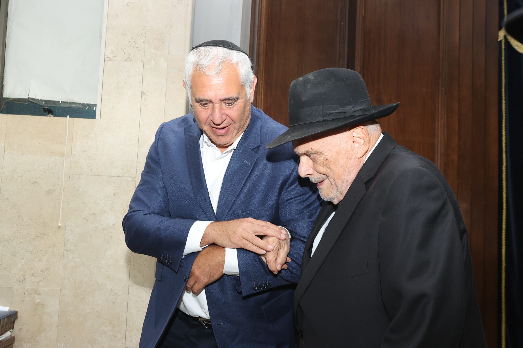 ככלות י"ב חודש: מאות בעצרת זיכרון לגר"ש קוק ככלות י"ב חודש: מאות בעצרת זיכרון לגר"ש קוק