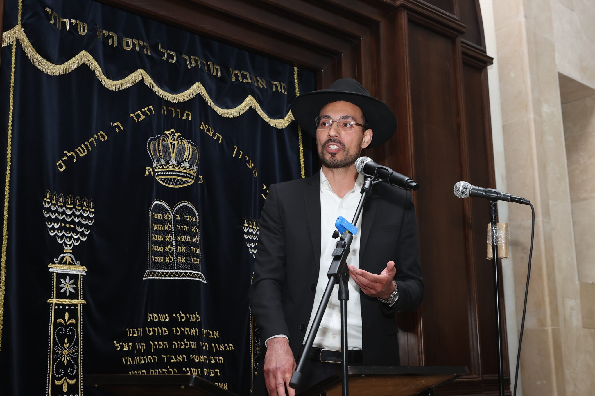 ככלות י"ב חודש: מאות בעצרת זיכרון לגר"ש קוק ככלות י"ב חודש: מאות בעצרת זיכרון לגר"ש קוק