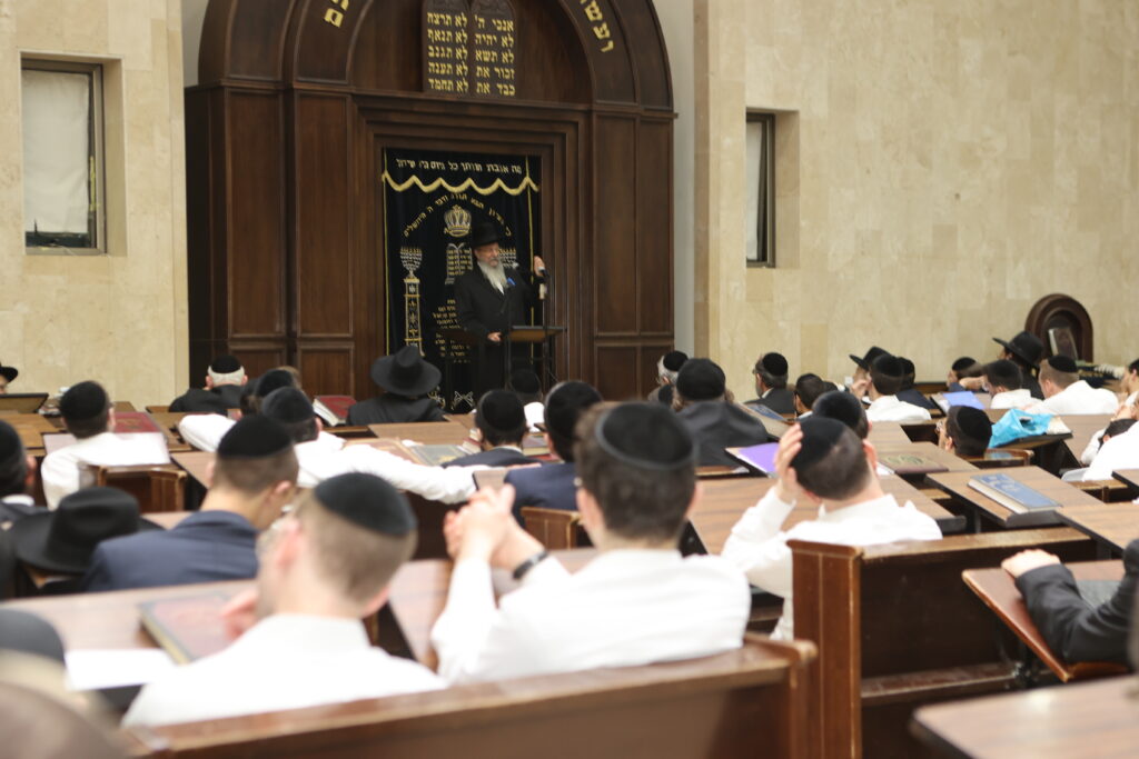 ככלות י"ב חודש: מאות בעצרת זיכרון לגר"ש קוק ככלות י"ב חודש: מאות בעצרת זיכרון לגר"ש קוק