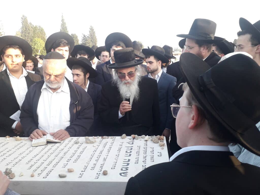 ככלות י"ב חודש: מאות בעצרת זיכרון לגר"ש קוק ככלות י"ב חודש: מאות בעצרת זיכרון לגר"ש קוק