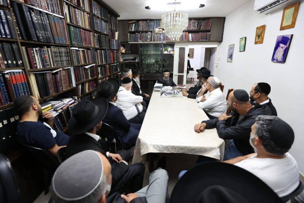 הגר"מ בן שמעון חיזק את בני הקהילה ביהוד