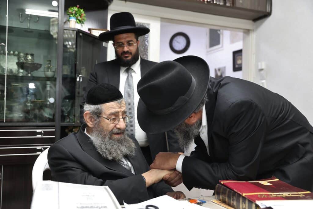 הגר"מ בן שמעון חיזק את בני הקהילה ביהוד