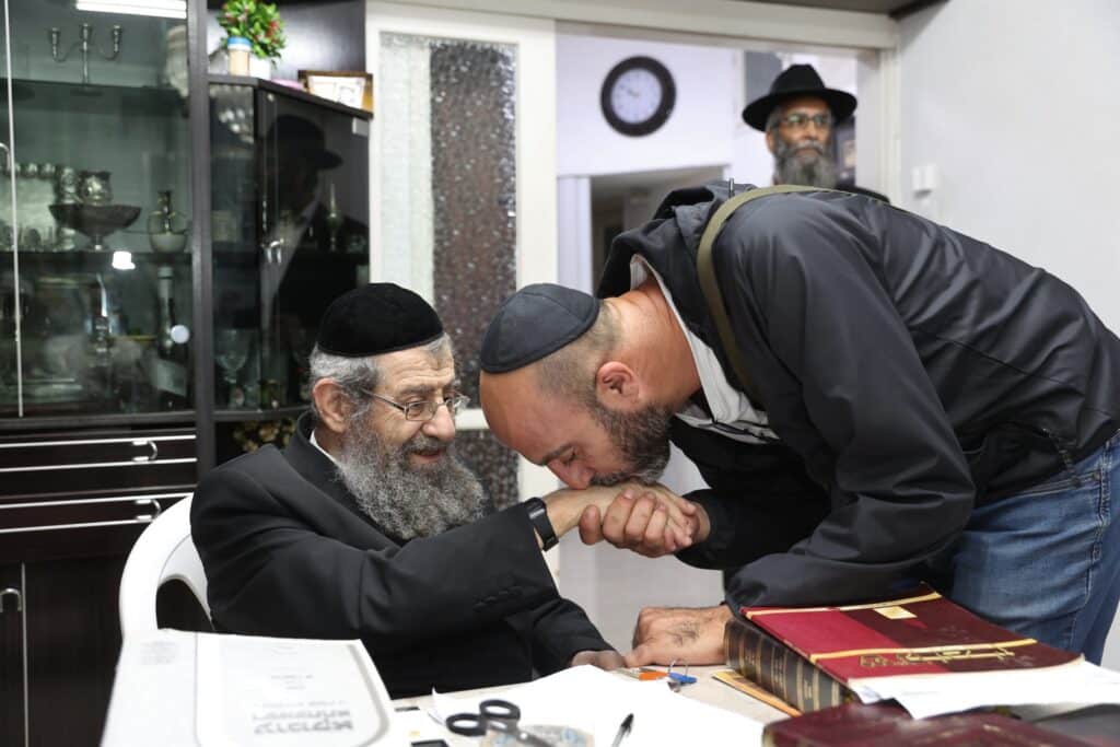 הגר"מ בן שמעון חיזק את בני הקהילה ביהוד