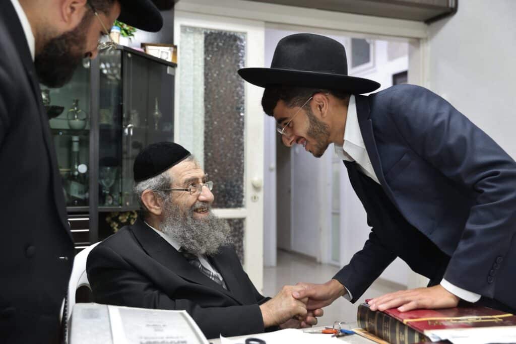 הגר"מ בן שמעון חיזק את בני הקהילה ביהוד