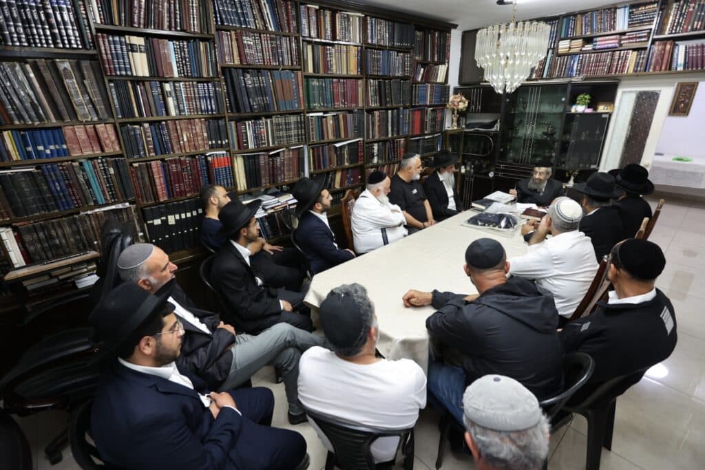 הגר"מ בן שמעון חיזק את בני הקהילה ביהוד