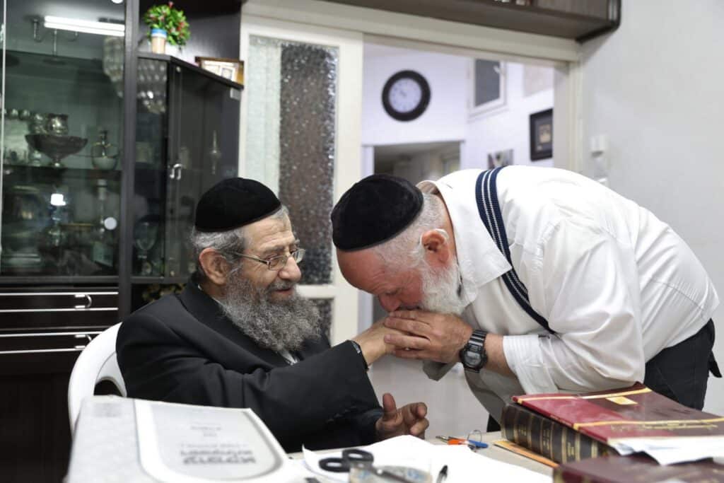 הגר"מ בן שמעון חיזק את בני הקהילה ביהוד